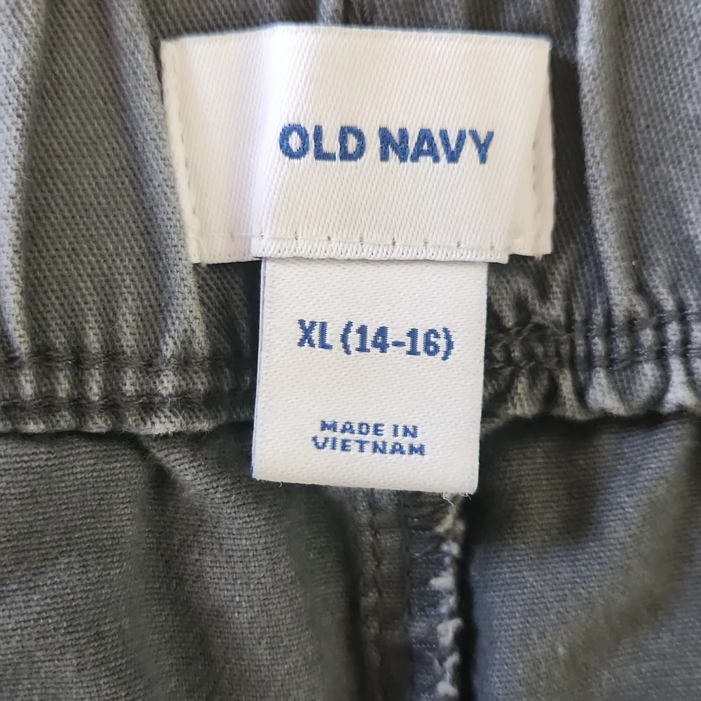 Old Navy Cargo shorts xl Boys Gray